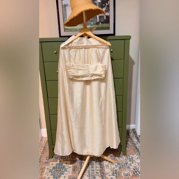 Reformation Carlow Two Piece in Buttercream, size 4, brand new, never worn. - Picture 6 of 16